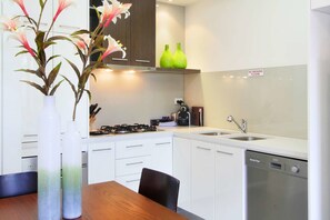 Apartment, 2 Bedrooms | Private kitchen - Carlisle St Executive (Balaclava)