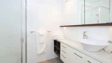 Apartment, 2 Bedrooms | Bathroom | Shower, free toiletries, hair dryer, towels
