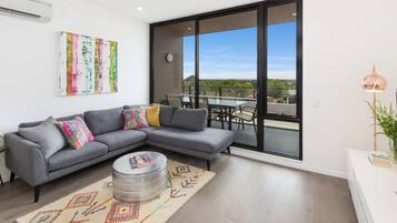 Deluxe Apartment, 2 Bedrooms | Living room