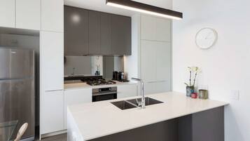 Deluxe Apartment, 2 Bedrooms | Private kitchen