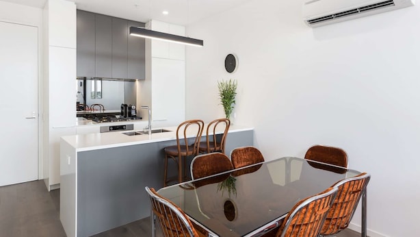 Apartemen Deluks, 2 kamar tidur | Makan di kamar