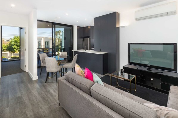 Apartment, 2 Bedrooms | Living room