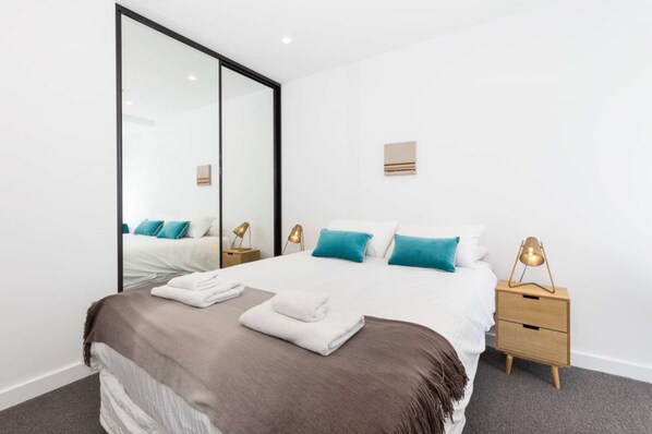 Apartment, 3 Bedrooms - Executive 3 br Caulfield North (Caulfield North)