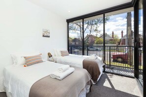 Room - Executive 3 br Caulfield North (Caulfield North)
