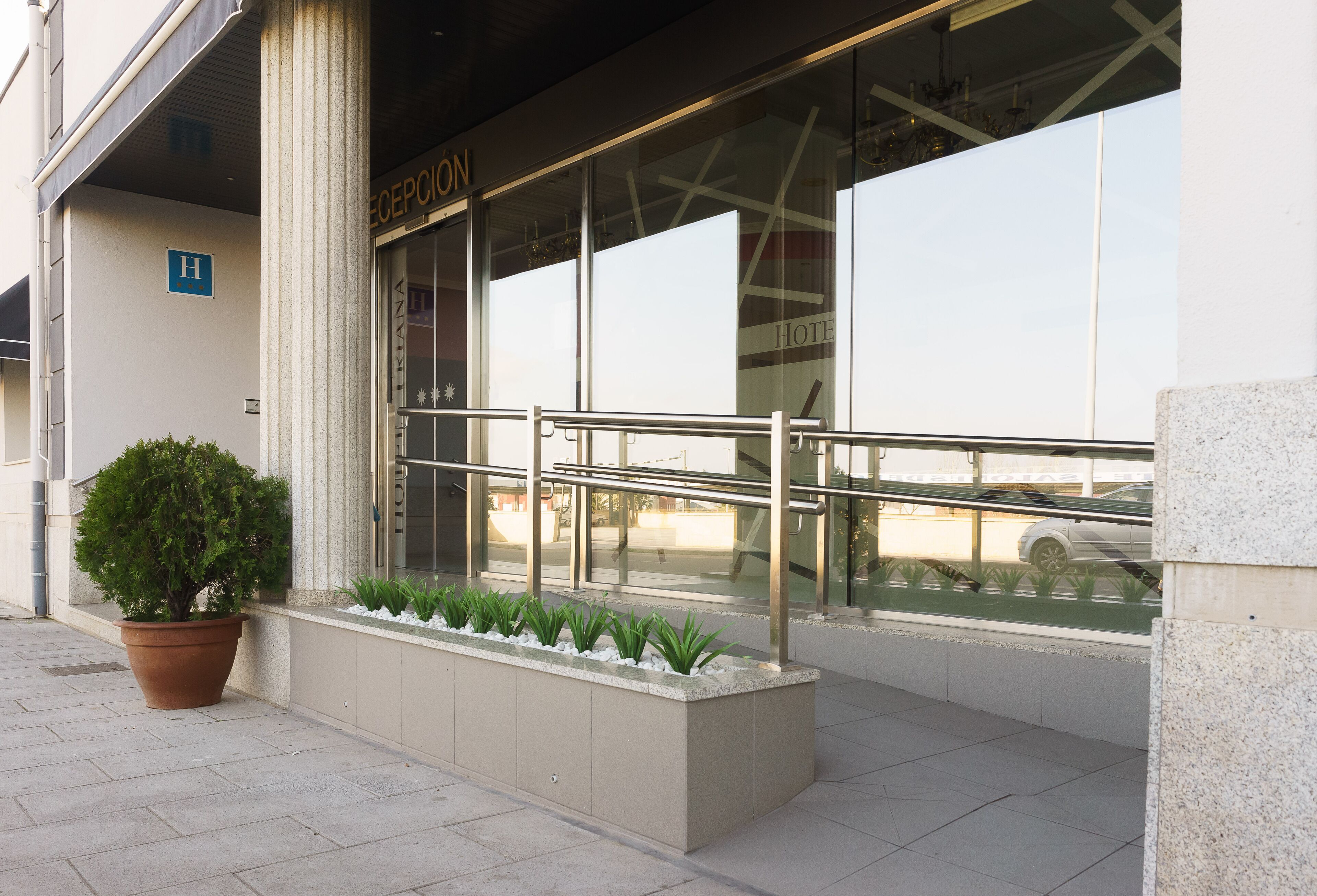 Mặt tiền nơi lưu trú