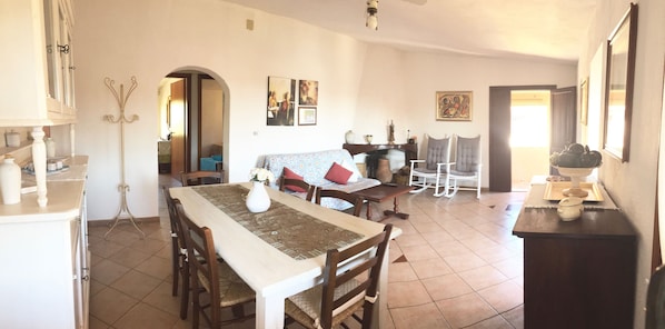 Apartment, 3 Bedrooms | In-room dining