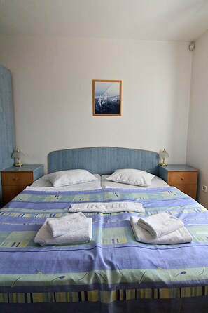 Habitació doble | Escriptori, cortines opaques, bressols gratuïts i wifi gratuïta 