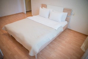 Free cots/infant beds, free WiFi