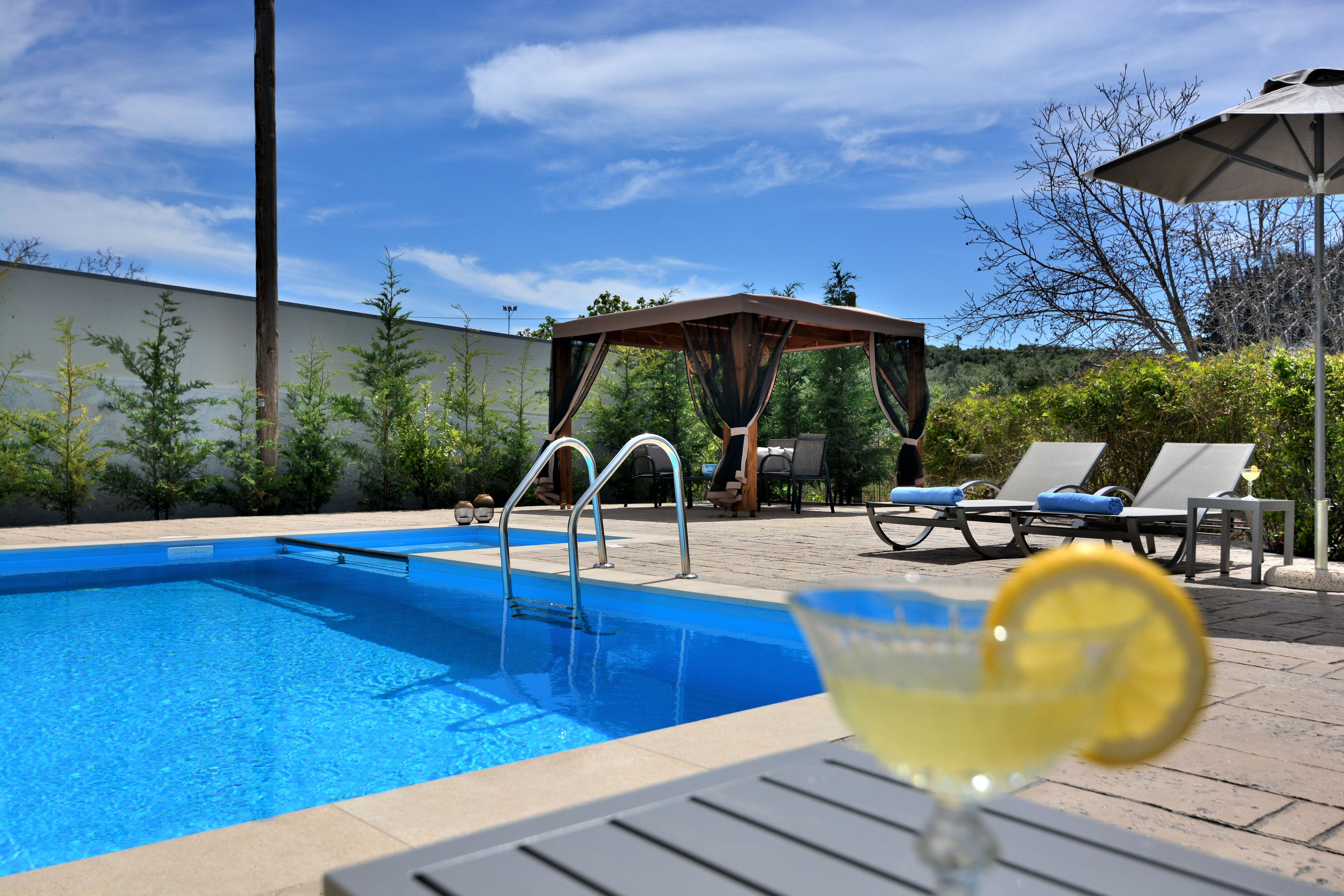 Piscine extérieure (ouverte en saison)