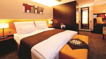 Minibar, in-room safe, desk, free WiFi