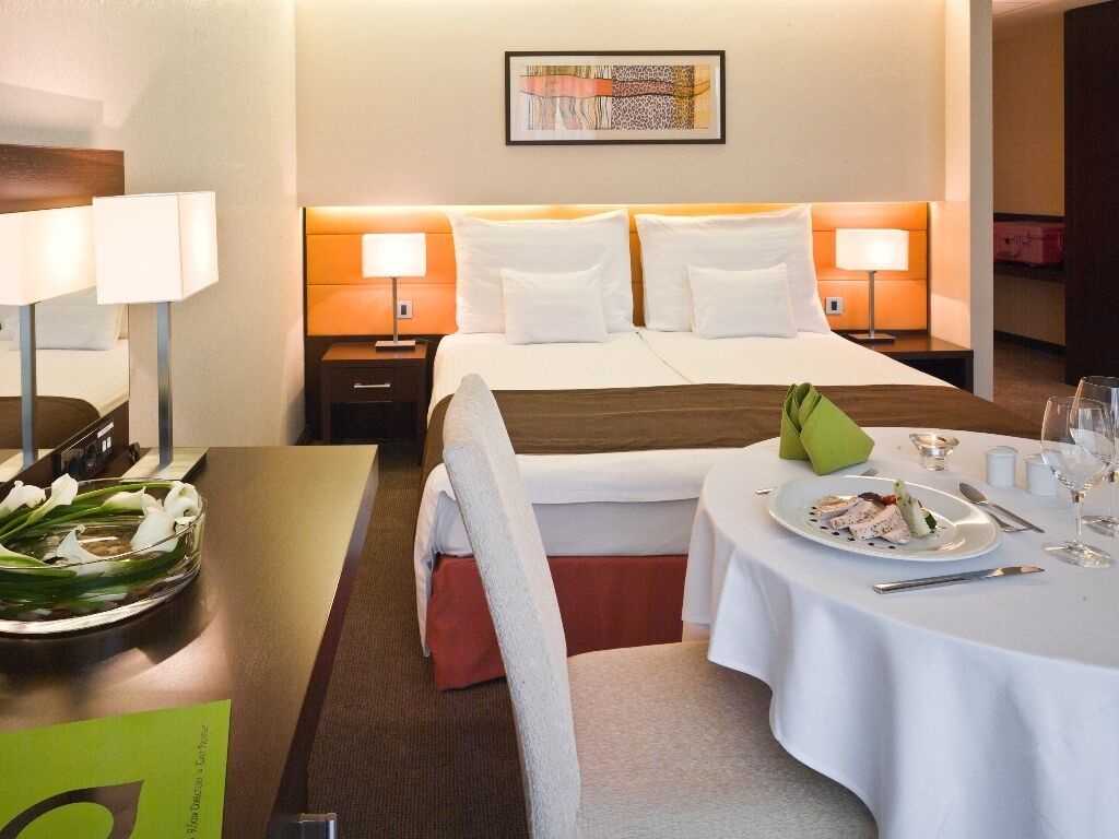 junior suite | minibar, in-room safe, desk, free wifi