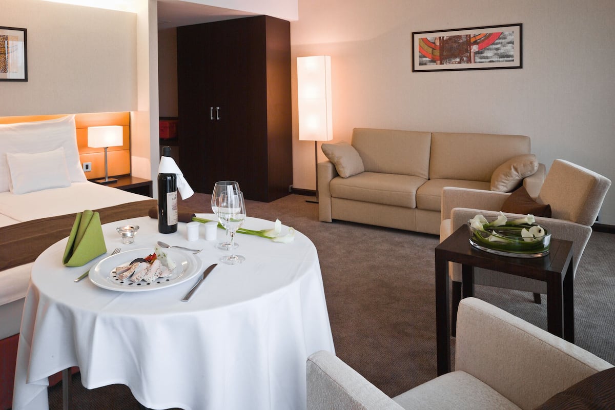 Junior Suite | Minibar, két bảo mật tại phòng, bàn 