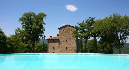 Wonderful private villa for 16 people with WIFI, private pool, TV and parking