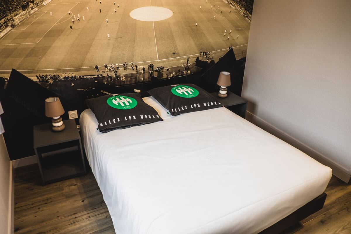 Double Room | Premium bedding, desk, WiFi (free)