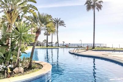 MI CAPRICHO C16 Luxury apartment on the beachfront
