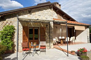 Exterior - Wonderful private villa for 10 people with private pool, WIFI, TV, terrace, pets allowed and par... (Castel San Niccolo)