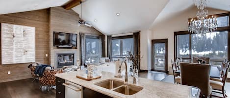 Premier Townhome, Multiple Beds (River Run, 3 Bed 2.5 Bath) | Private kitchen | Fridge, microwave, coffee/tea maker