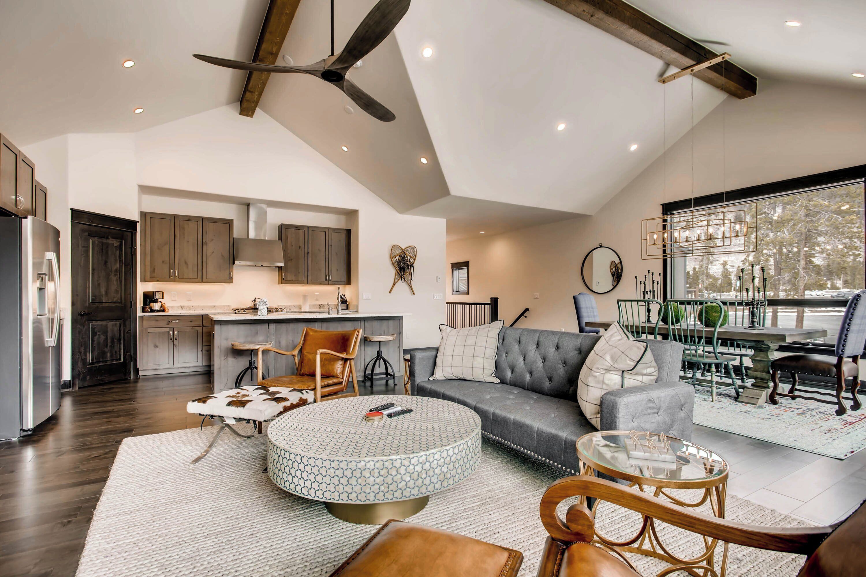 Flat-screen TV, fireplace