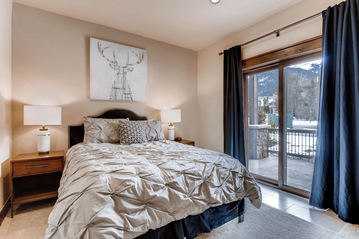 Casa de ciudad Premier, varias camas (River Run, 4 Bed 3.5 Bath) | Ropa de cama de alta calidad, escritorio y insonorización