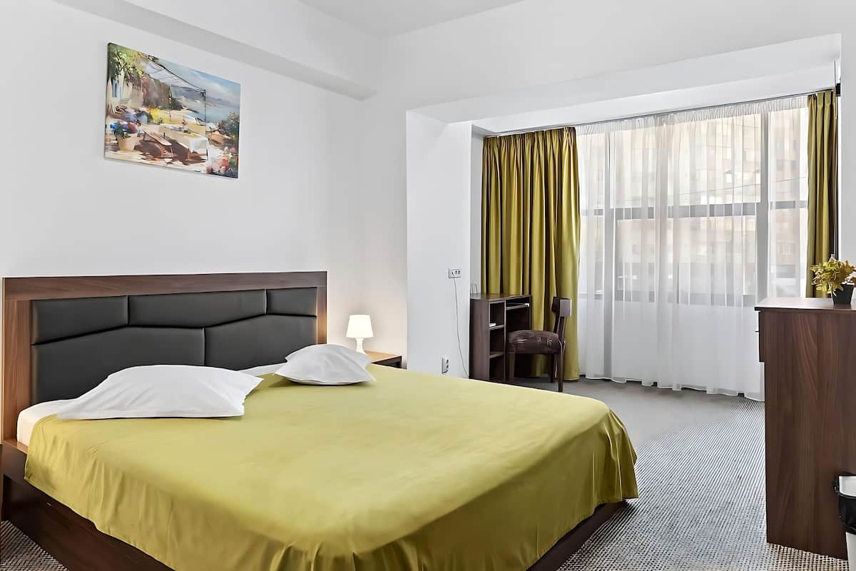 Comfort Double Room, 1 Katil Raja (King) | Peti besi dalam bilik, meja, katil lipat simpan/tambahan, Wi-fi percuma