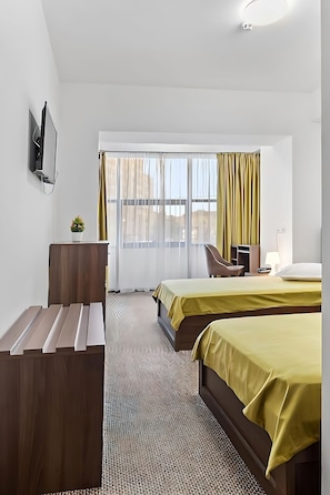 Comfort Twin Room, 2 Katil Bujang (Single) | Peti besi dalam bilik, meja, katil lipat simpan/tambahan, Wi-fi percuma