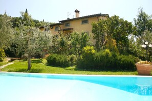 Exterior - Private Villa with AC, private pool, WIFI, TV, terrace, pets allowed, parking, close to Arezzo (Castiglion Fiorentino)