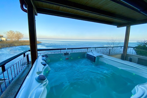 3 Außenpools, Sonnenschirme, Liegestühle