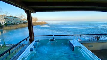 3 outdoor pools, pool umbrellas, pool loungers