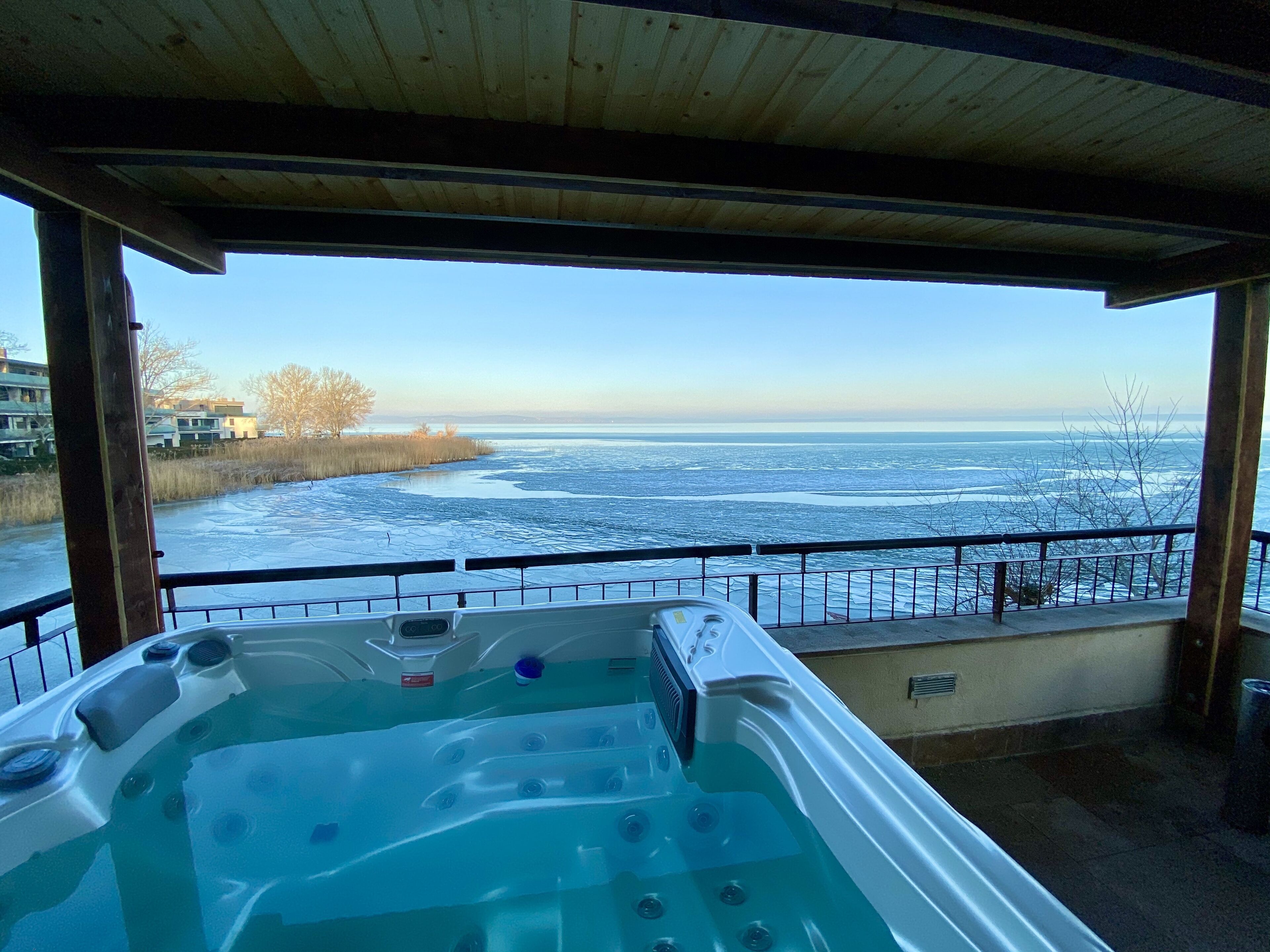 3 outdoor pools, pool umbrellas, pool loungers