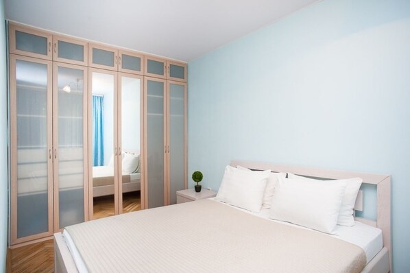 1 bedroom, iron/ironing board, free cots/infant beds, free WiFi