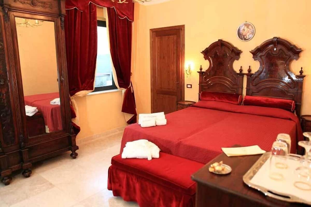 Camera Comfort con letto matrimoniale o 2 letti singoli (Raffaello) | 5 camere, lenzuola Frette, biancheria da letto di alta qualità