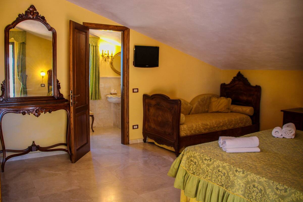 Suite (Leonardo) | 5 bedrooms, Frette Italian sheets, premium bedding, down comforters