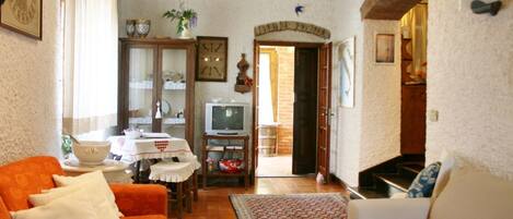 Villa, 4 Schlafzimmer | Wohnbereich | Flachbildfernseher, Kamin, Tischfußball