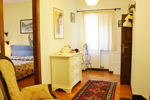 4 habitaciones, decoración personalizada y muebles diferentes 