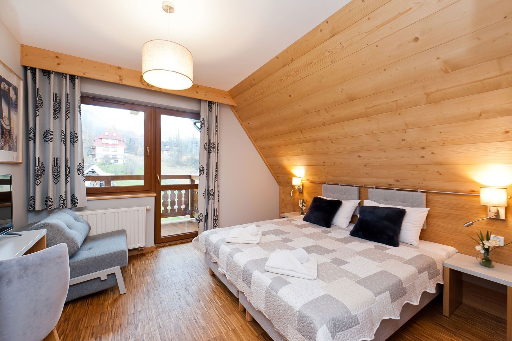 Laptop workspace, free WiFi, bed sheets