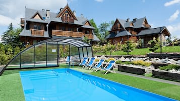 Piscina externa sazonal