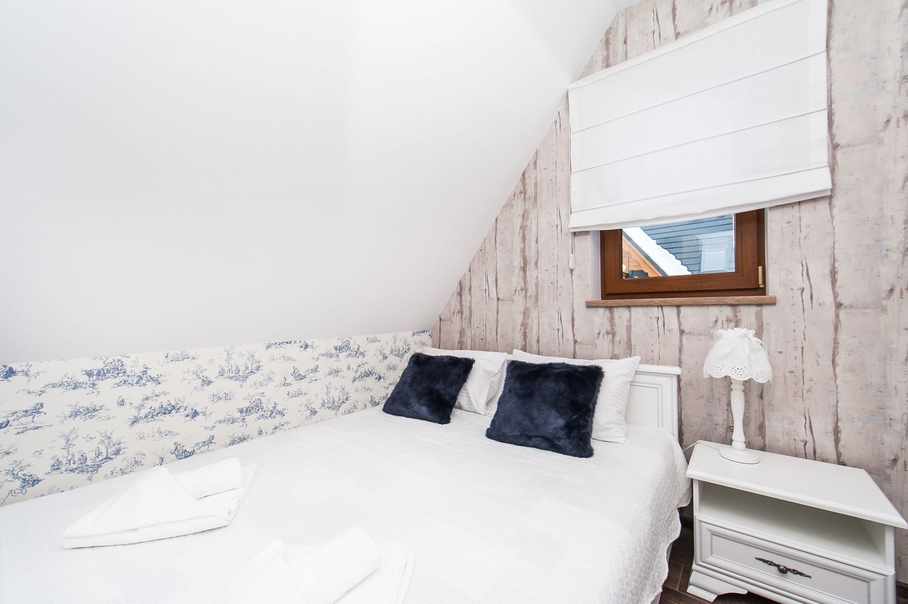 Laptop workspace, free WiFi, bed sheets