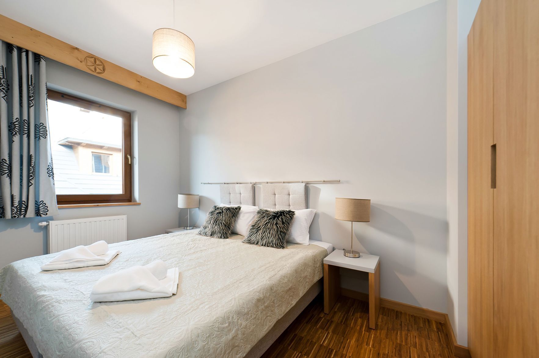 Laptop workspace, free WiFi, bed sheets