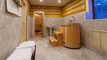 Turkkilainen sauna, vartalohoitoja, hydroterapiaa, aromaterapiaa