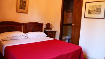 4 bedrooms, individually decorated, individually furnished, desk