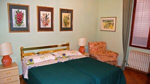 A bedroom with a bed, two bedside tables, a chair, and three framed botanical prints on the wall. - Stunning private villa for 8 guests with WIFI, private pool, TV, terrace, pets allowed and parking (Corchiano)