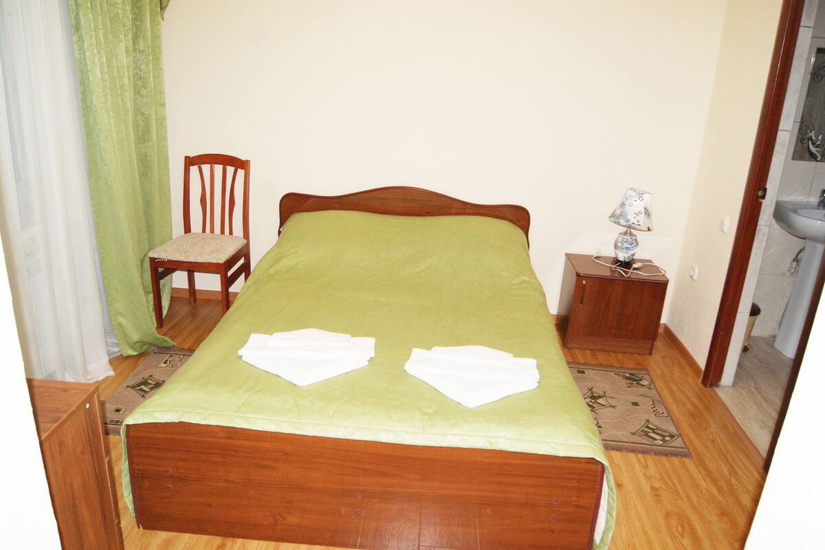 Family Double Room | 1 bilik tidur, peralatan tempat tidur premium, meja