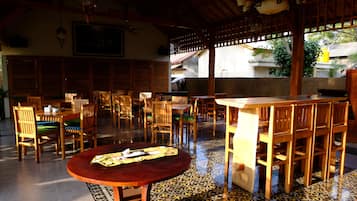Spécialités Cuisine locale et internationale