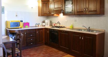 Stunning private villa with private pool, WIFI, TV, pets allowed and parking, close to Cortona