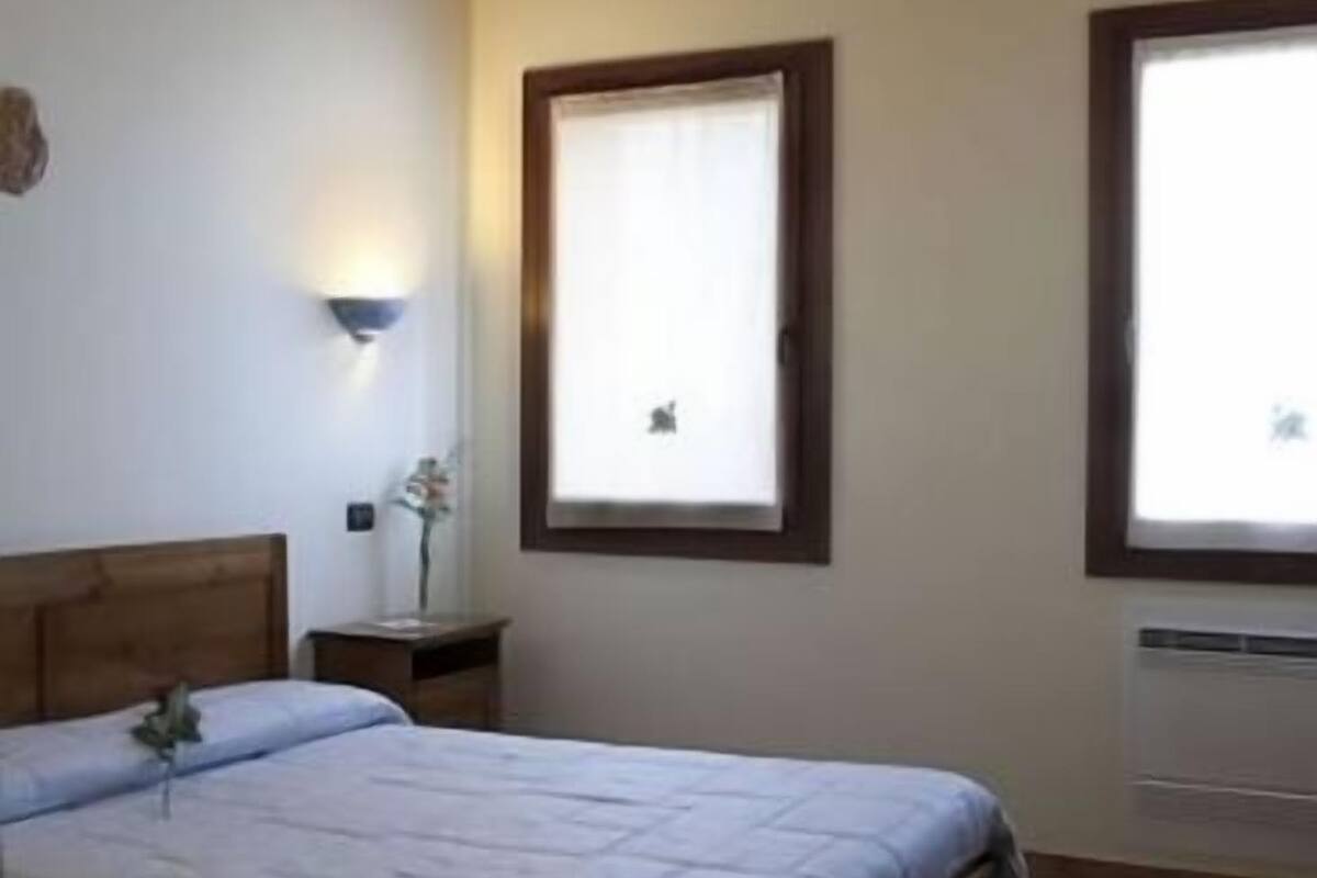 Double or Twin Room | Desk, WiFi (free)