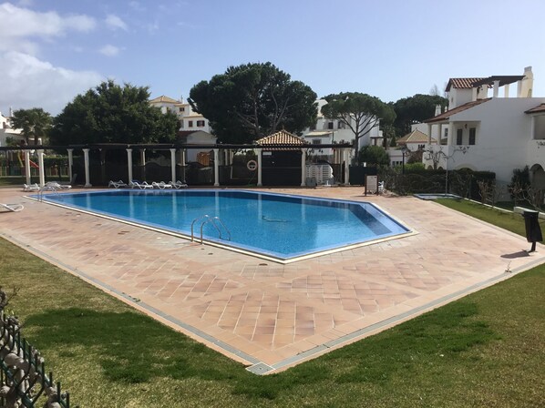 3 piscines extérieures