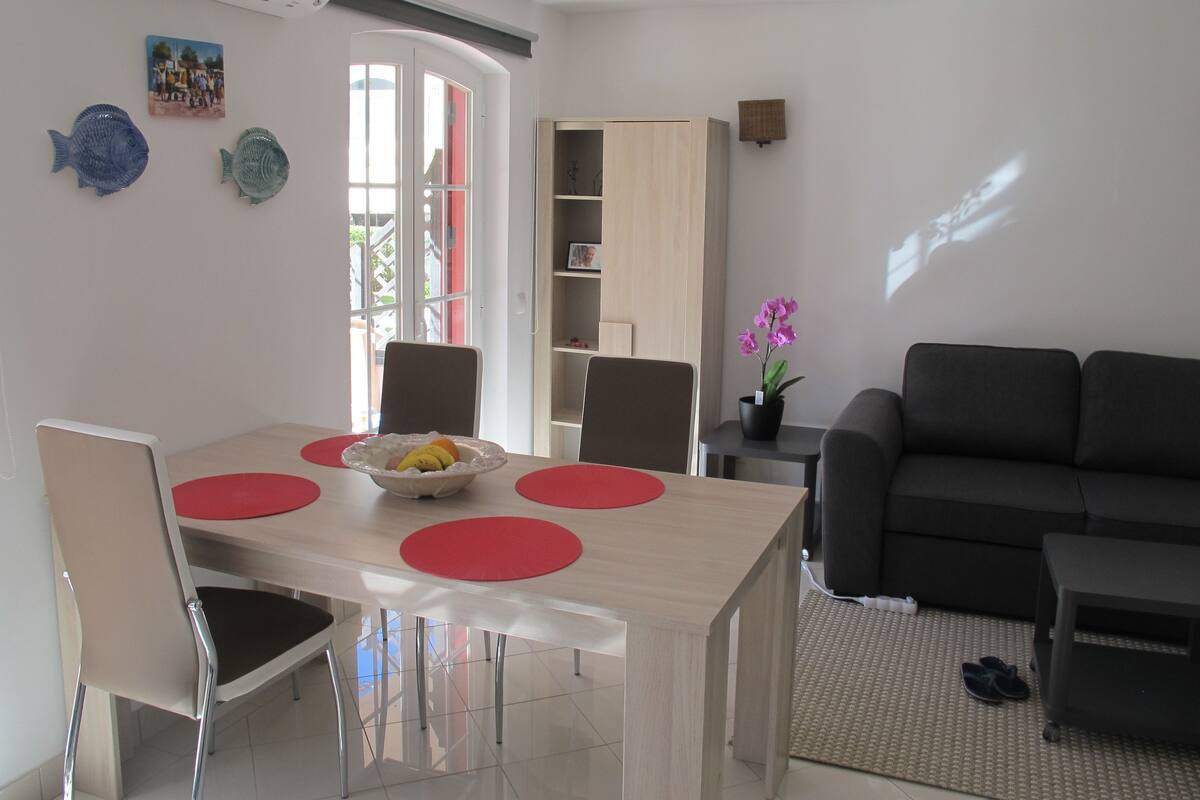 Apartment, 2 Bedrooms | In-room dining