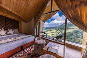 Rollaway beds, free WiFi, bed sheets