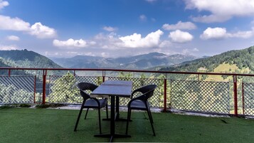 Rollaway beds, free WiFi, bed sheets