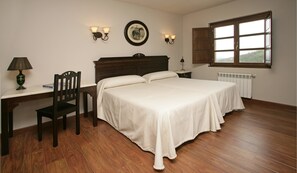Desk, blackout curtains, free WiFi, bed sheets